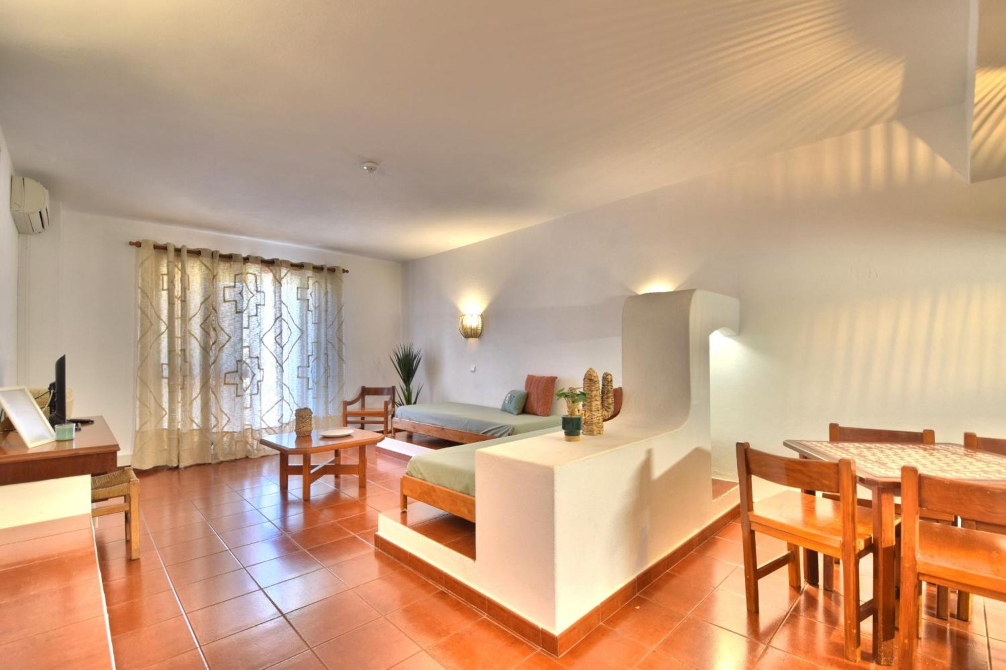 Apartment Beguest Oura Vilanova